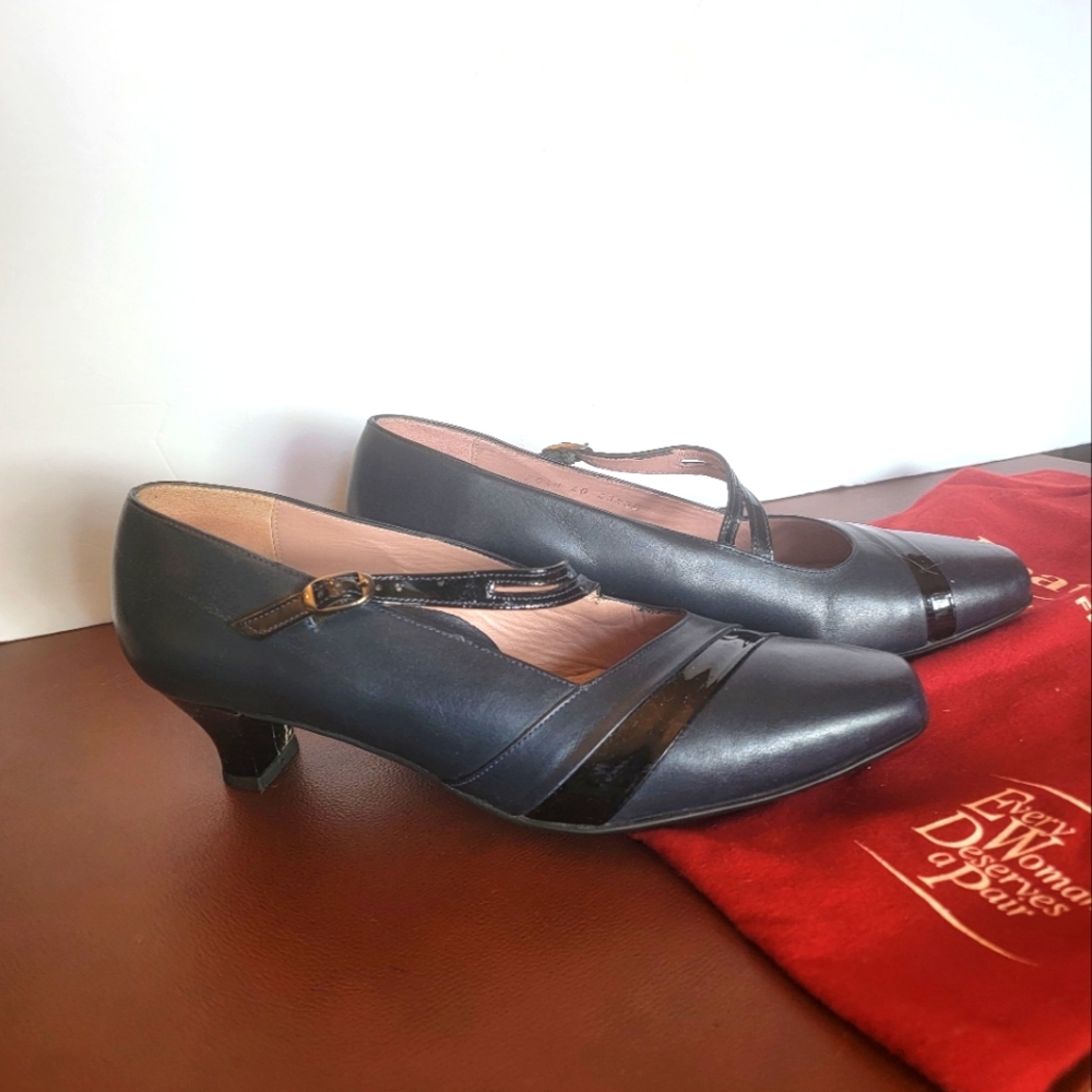 BeautiFeel Navy and Black Heels - Picture 2 of 13